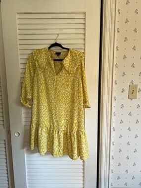 Bright and comfy dress with Peter Pan collar,